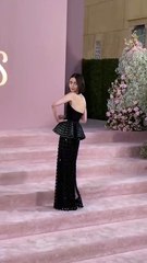 ليلي كولينز تحتفل بالعرض الأول للموسم الرابع من سلسلة Emily In Paris