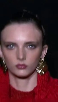 مجموعات أزياء ربيع وصيف 2025 في أسبوع الموضة ببرشلونة: أناقة متجددة مستوحاة من الماضي