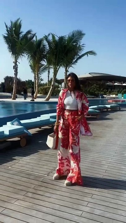 أربع قطع لا غنى لكِ عنها في إجازة الصيف هذا العام