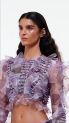 مجموعة زيمرمان لربيع وصيف 2025: أزياء مستوحاة من البحر وثقافة ركوب الأمواج الأسترالية