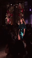 نقشة الأوركيد وفساتين سهرة تحتفي بالأنوثة في كل المناسبات من Genny