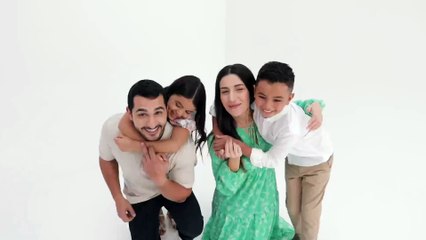 لإطلالات مفعمة بالشياكة: اختاري الأجمل لكِ ولأفراد أسرتك من ماركس وسبنسر