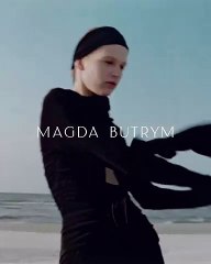 رومانسية وجريئة هذا الخريف بتوقيع Magda Butrym