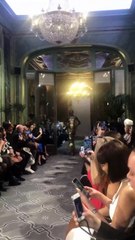 المصمم روبير أبي نادر يكرّس مفهوم الاندماج بين الجنسين في مجموعة ربيع وصيف 2024