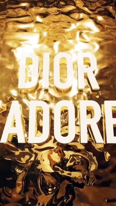 معرض Dior J'Adore في باريس، رحلة في تاريخ عطر د...