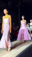 مجموعة جيامباتيستا فالي الجديدة تحتفي بأنوثة المرأة وجمال الطبيعة