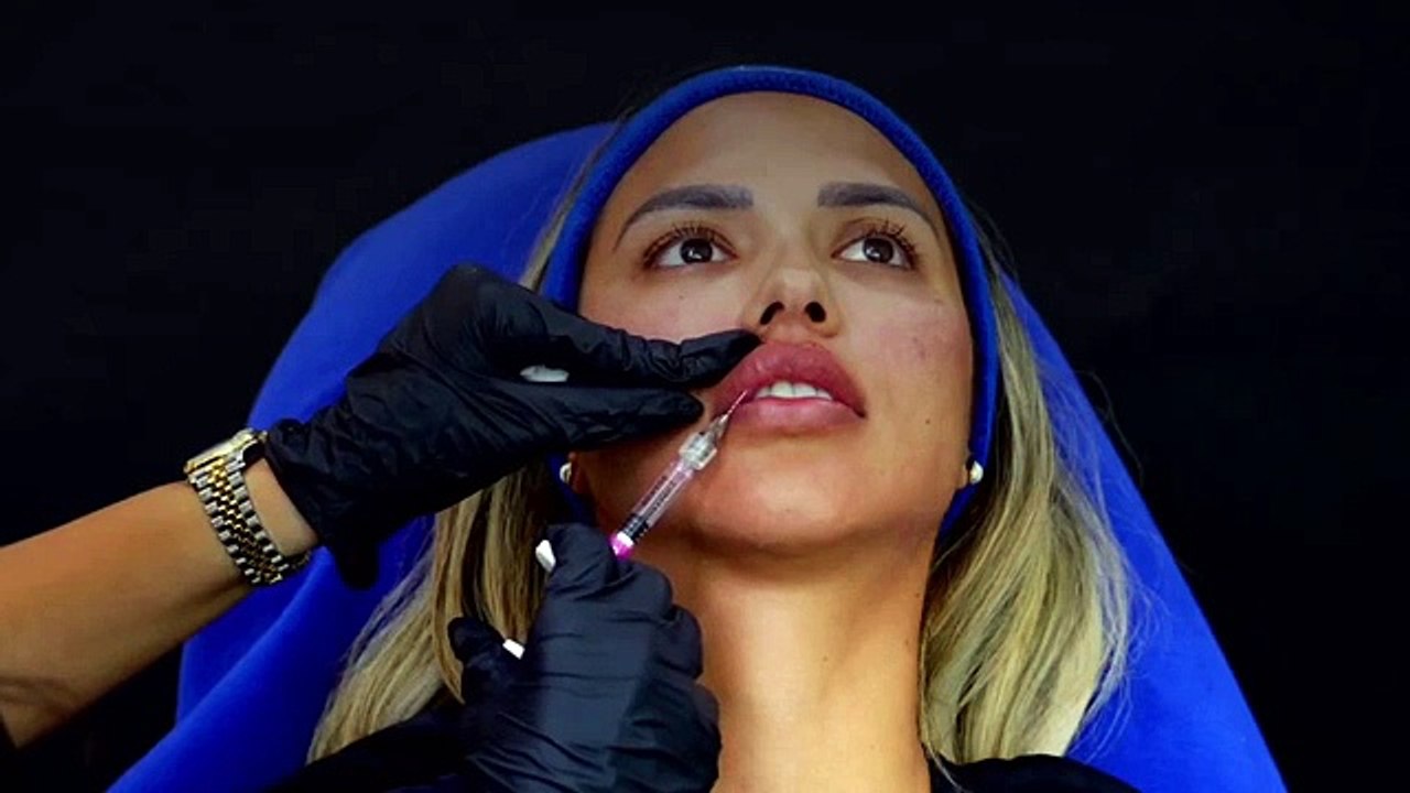 ما هي علاجات التجميل الآمنة للمرأة الحامل وكيف نتجنب كلف الصيف في مقابلة مع الدكتورة سارة آغا