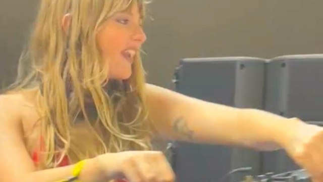 Victoria De Angelis (senza i Maneskin) conquista il pubblico di Città del Messico