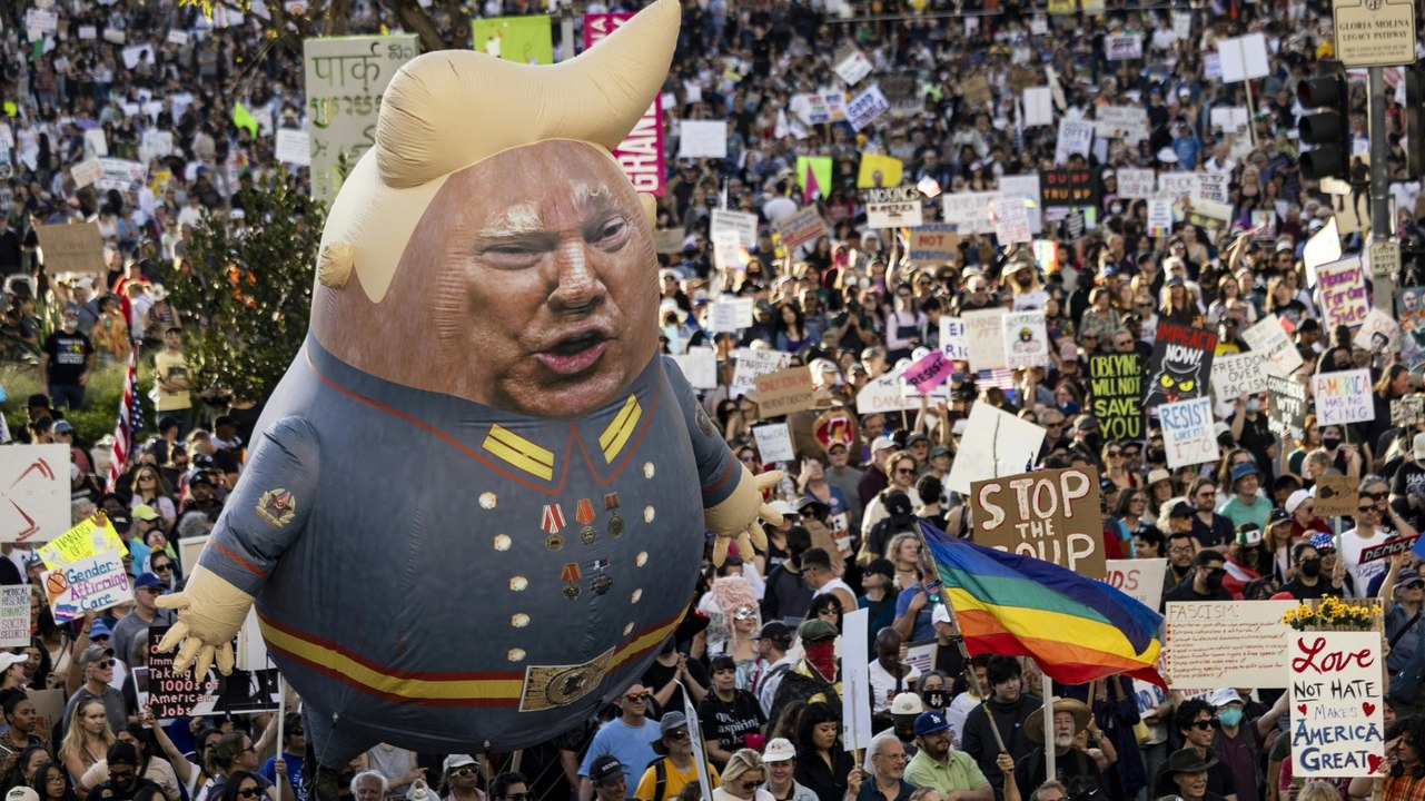 'Finger weg!': Tausende demonstrieren landesweit gegen Trump