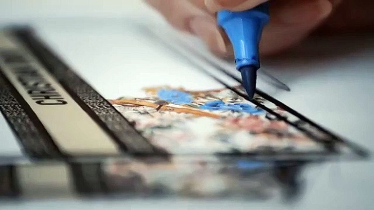 حقيبة Dior Book Tote بحلة جديدة مستوحاة من حديقة السيد كريستيان ديور
