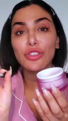 لن تملّي من استعمال ماسك Pillowgasm Cherry Glow Sleep Mask المعزز بالكرز من WISHFUL