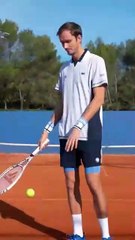 اعتمدي الإطلالات الرياضية من بطولة رولان جاروس على طريقة LACOSTE