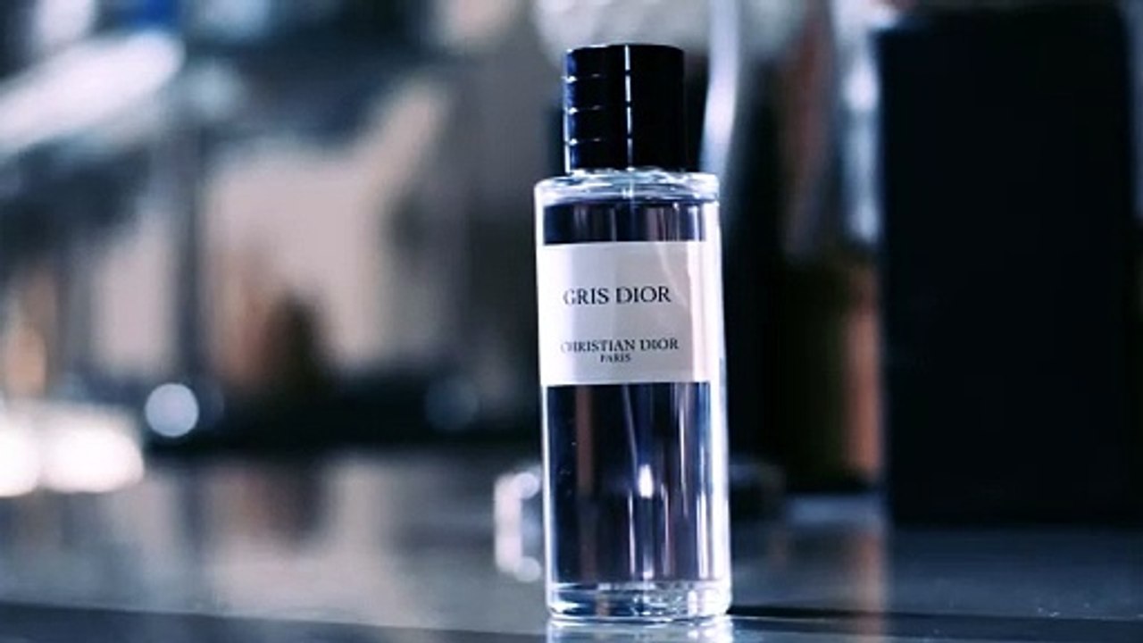 أسيل عمران نجمة عطر Gris Dior في فيديوشوت خاص ب...