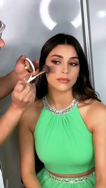استوحي مكياجك من لوك ملكة جمال لبنان الجديدة ياسمينا زيتون