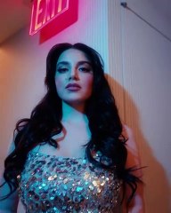 سينتيا صامويل جذّابة بإطلالة من مايكل كورس في نيويورك