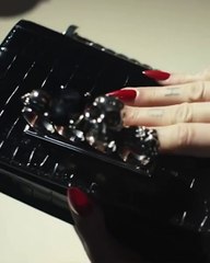 Satchel، حقيبة مرصعة بالمجوهرات من أليكسندر مكوين