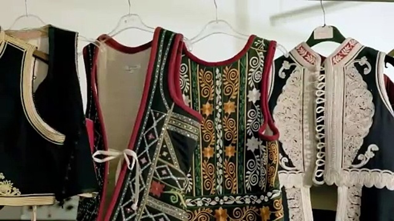 فيديو يكشف رحلة ديور من باريس إلى أثينا لتصميم Greek Bar Jacket