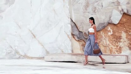 الأسلوب المستقل والجريء من إليزابيتا فرانكي لسيدة تعشق السفر