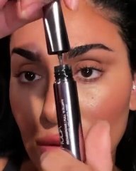 احصلي على إطلالة حاجبين كثيفين ومتفرّقين مع جديد هدى بيوتي!