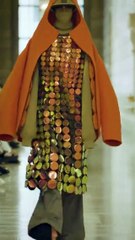 مارك جايكوبس يُعيد الحياة إلى نيويورك في عرض مباشر لمجموعة شتاء 2021 الدراماتيكية