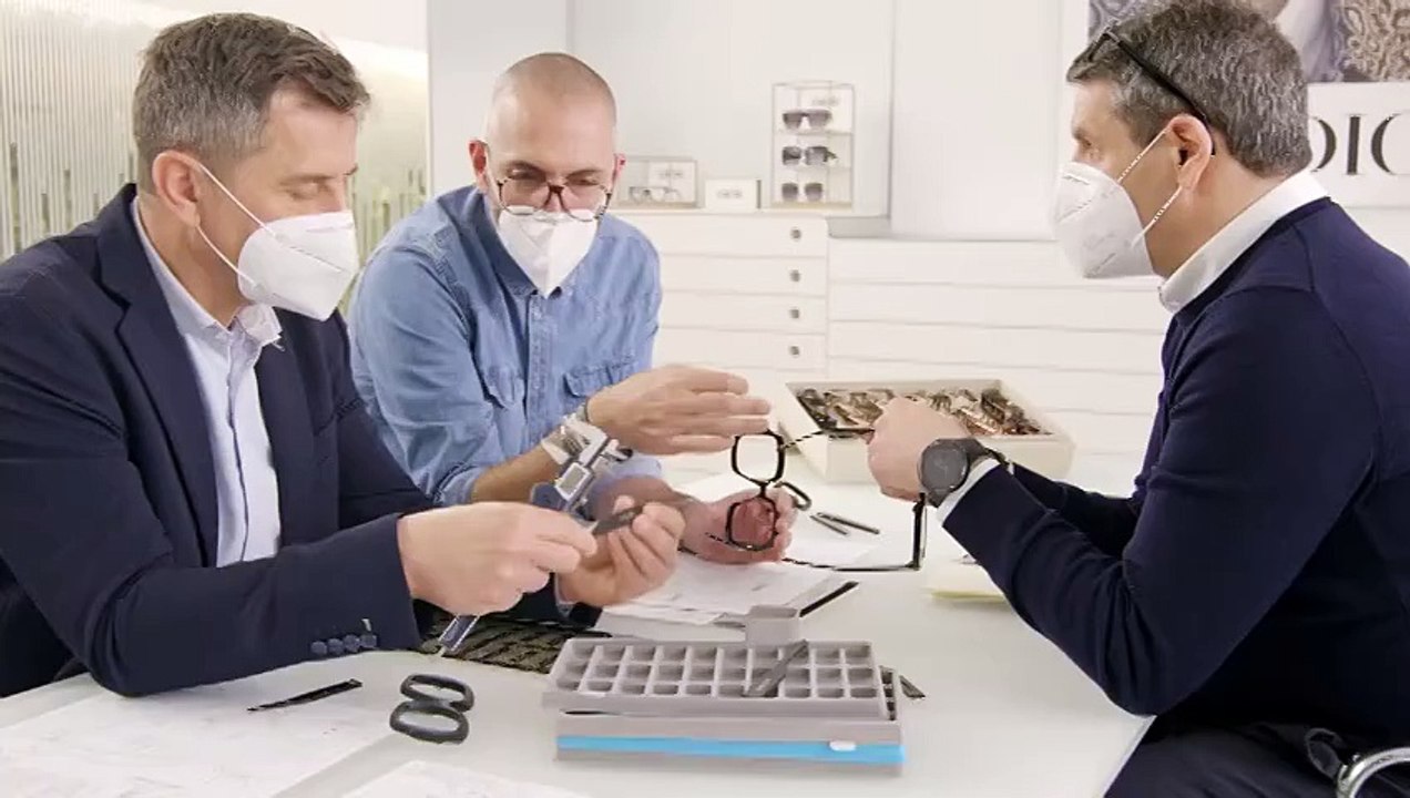 نظارات Dior Signature ستأخذك إلى عالم السبعينيا...