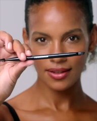 ست خطوات يمكنك تطبيقها بنفسك لتحصلي على حواجب النجمات