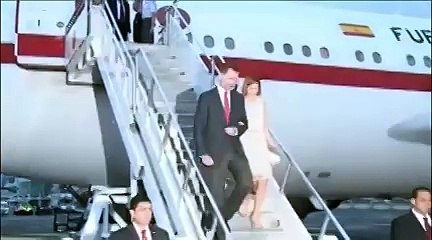 الملكة ليتزيا تعتمد إطلالة صيفية مُسترخية لاجتماع العمل