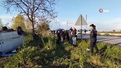 Kontrolden çıkan minibüs takla attı