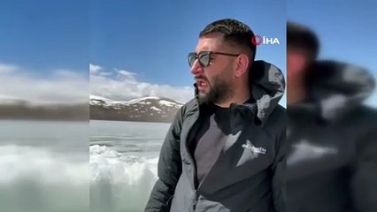 Buzlar çözülüyor! Çıldır Gölü’nde dev kütleler kıyıya vurdu