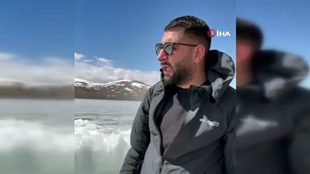 Buzlar çözülüyor! Çıldır Gölü’nde dev kütleler kıyıya vurdu