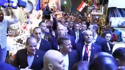 Macron visita il bazar di Khan El Khalili al Cairo con Al-Sisi