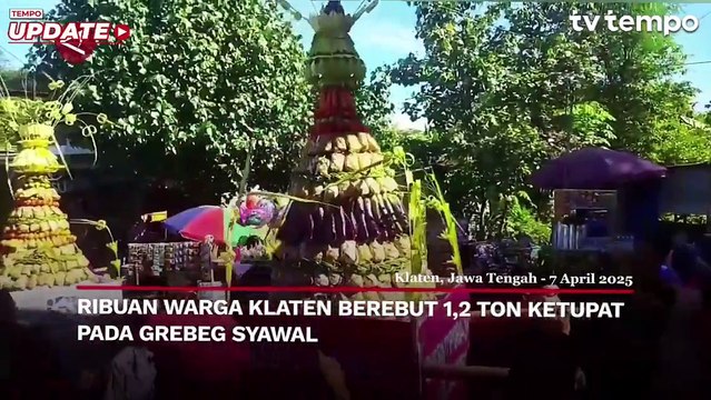 Ribuan Warga Klaten Berebut 1,2 Ton Ketupat di Grebeg Syawal