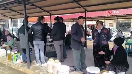 Bu pazarda satılan ürünlerin hepsi doğal ve yöresel