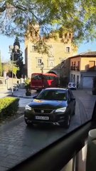 Autobús atascado en la Puerta del Cambrón