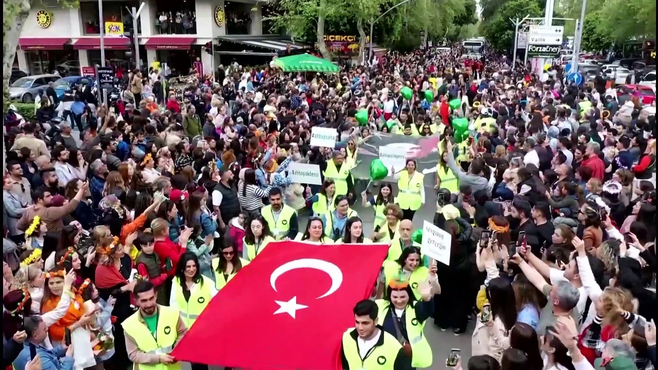 Adana sokakları Portakal Çiçeği Karnavalı’yla renkleniyor
