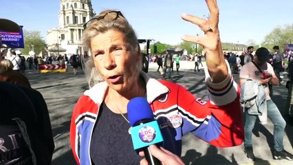 Frigide Barjot au Rassemblement en soutien à Marine le Pen. Paris/France - 06 Avril 2025