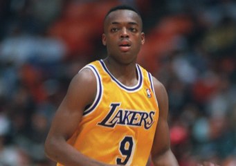 TDIH: Nick Van Exel Fakes Defender Out with Behind-the-Back Pass to Cedric Ceballos for a Dunk in 1995