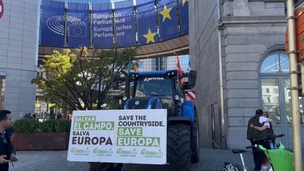 La tractorada extremeña culmina su recorrido en Bruselas con una reunión con Puigdemont