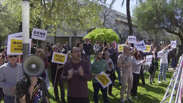 Decenas de estudiantes de la UPV reciben a Mazón con gritos de vergüenza y dimisión