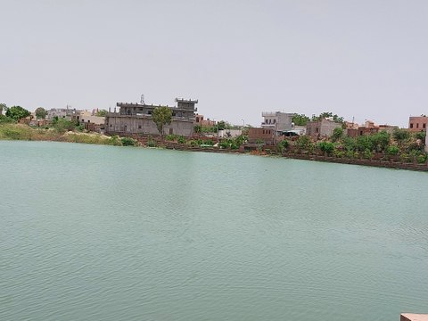 राजनीतिक रसूख की हडक़ के साथ प्रशासनिक मिलीभगत का खेल बना प्राकृतिक जलस्रोतों पर खतरा