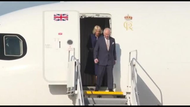 Re Carlo III e regina Camilla atterrati a Roma per la visita di Stato