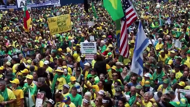 Bolsonaro asegura en multitudinario evento que es perseguido como Trump y Le Pen