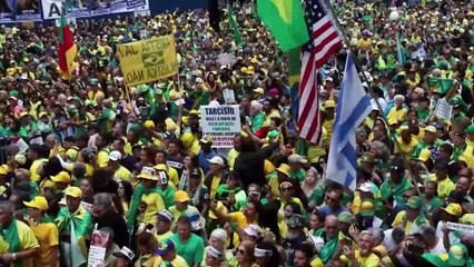 Bolsonaro asegura en multitudinario evento que es perseguido como Trump y Le Pen