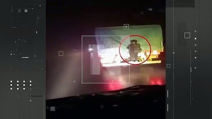 VIDEO: Un delincuente estaría colgado de un camión en ruta al oriente en Cochabamba