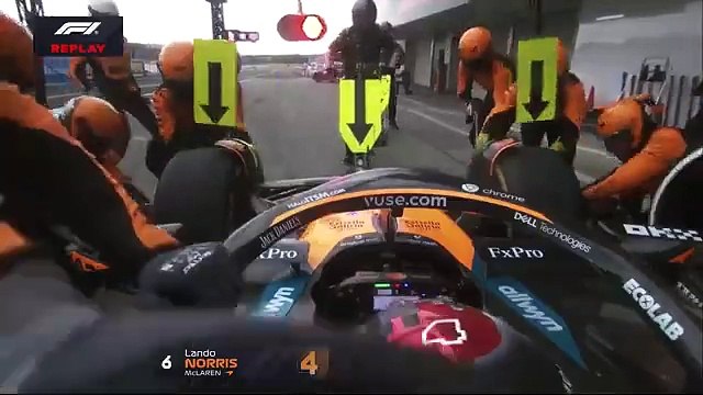 Drama en el pit lane cuando Verstappen y Norris salen uno al lado del otro luchando por el liderato de la carrera
