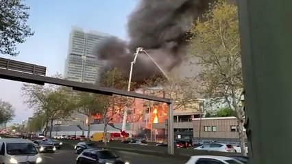 Vidéo de l'incendie dans le 17e arrondissement de Paris depuis le périphérique