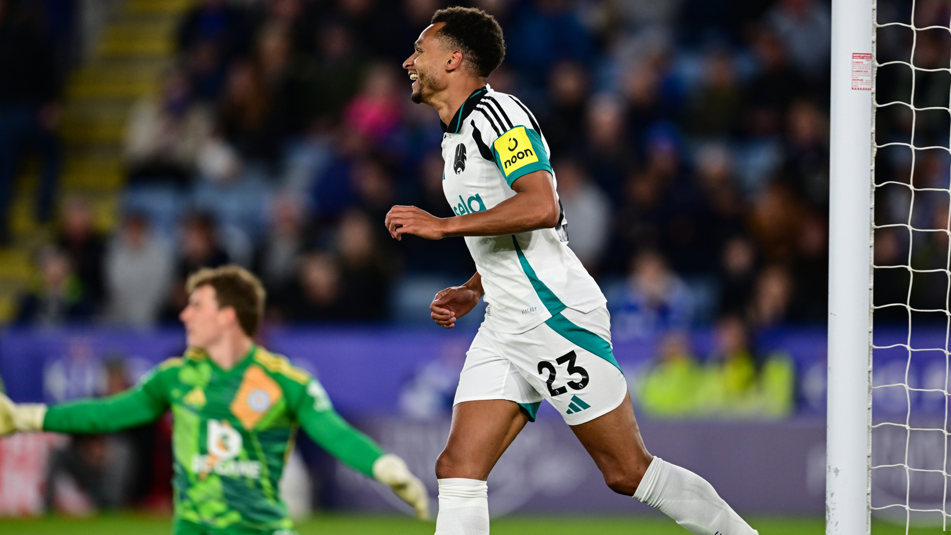 Murphy double helps Newcastle dismantle Leicester