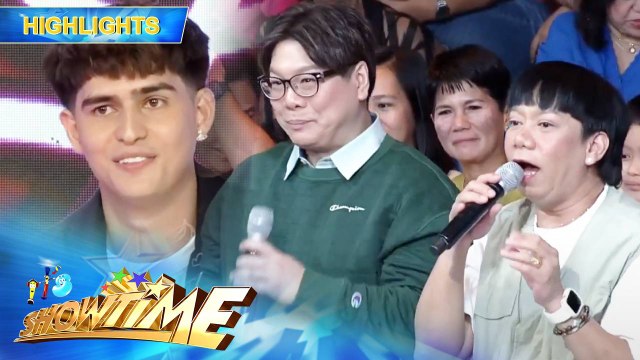 MC at Lassy, pinag-agawan si Dale! | It’s Showtime