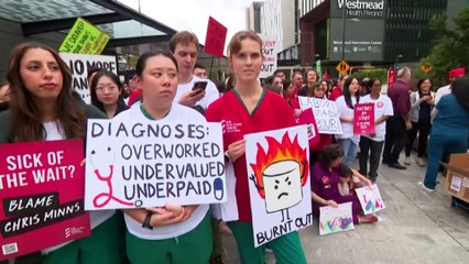 Thousands of doctors at NSW public hospitals walk off the job for 3 days