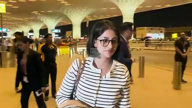 Mumbai Airport पर Abhishek Bachchan, Jaya Bachchan और Navya Nanda Naveli का दिखा कूल लुक